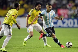 Tevez hóa người hùng, Argentina nghẹt thở vào bán kết Copa America 2015