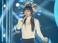 Gương mặt thân quen: Thanh Duy đội mũ lông gà giả Phương Thanh