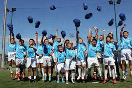 Tạm biệt trại hè bóng đá học đường kiểu Nhật Bản