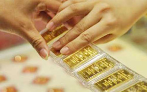 Vàng cất két sắt bốc hơi trăm tỷ, đại gia đau lòng phát hoảng