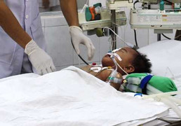 Sặc cháo, bé gái 2 tuổi nguy kịch