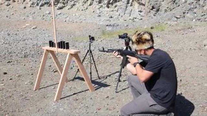 Bao nhiêu chiếc Iphone có thể ngăn được 1 viên đạn AK-74?