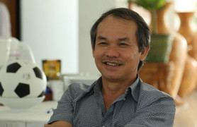 Clip: Bầu Đức cười tươi dù HAGL dễ xuống hạng