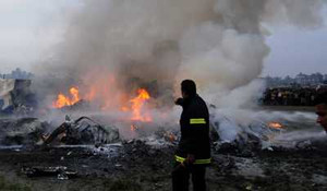 Clip: Kinh hoàng máy bay quân sự Indonesia nổ tung như quả cầu lửa