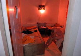 Bi kịch thiếu nữ bị ép bán dâm 20 lần mỗi ngày