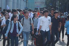 Hai nữ sinh bị cướp trắng trợn trước giờ thi quốc gia