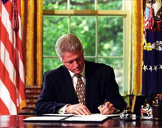 Ông Bill Clinton đến Việt Nam kỷ niệm 20 năm bình thường hóa quan hệ