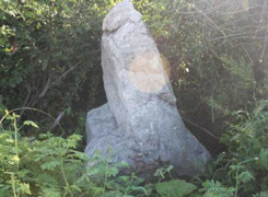 Bí ẩn bia đá lưu giữ tấm bản đồ dẫn đường vào kho báu cổ?