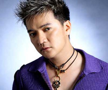 Đàm Vĩnh Hưng bất ngờ 'tuyên chiến' với Quang Lê trên mọi phương diện