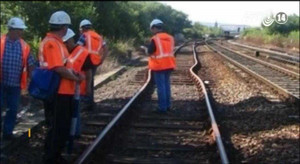 Clip: Nắng nóng làm cong cả đường sắt