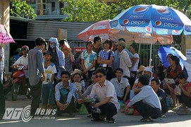 Đưa con đi thi, một phụ huynh bị đột quỵ tử vong