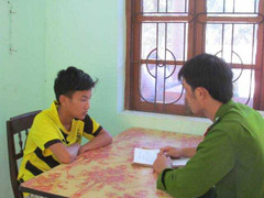 Đập phá hàng chục bia mộ lấy sắt bán chơi game