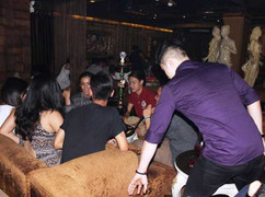 Tụ điểm ăn chơi ở Sài Gòn treo nhiều tranh khiêu dâm