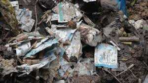 Kinh hãi hố chôn rác thải y tế trái phép