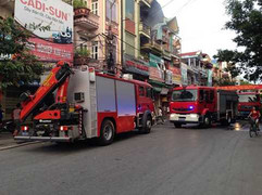 Cuộc giải cứu nghẹt thở cả gia đình trong căn nhà bị cháy