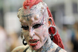 Hoảng hốt ngắm ‘nữ ma cà rồng’ ngoài đời thực