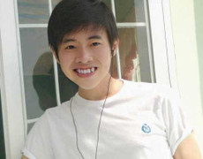 Chàng sinh viên tỉnh lẻ với đam mê thiết kế thời trang hoa lá