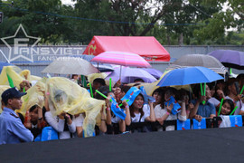 Fan đội mưa chờ đại tiệc 'Sơn Tùng MTP & Friends'