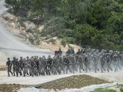 Trung Quốc diễn tập bắn đạn thật tại Hong Kong