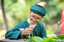 'Ông đồ nhí' tự học thư pháp từ năm 8 tuổi