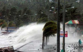 Bão số 2 càn quét biển Đông với sức gió 90 km/h