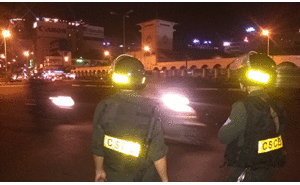 Cảnh sát cơ động Hà Nội bị ôtô kéo lê 300m