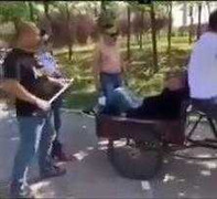 Clip: Côn đồ ức hiếp nhầm 'đại ca' đi xe 3 bánh