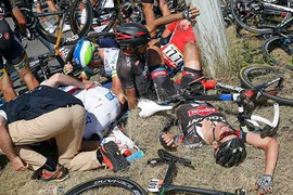Tai nạn liên hoàn nghiêm trọng bậc nhất lịch sử Tour de France
