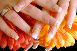 Những mẹo nhỏ chăm sóc móng đẹp hơn mỗi ngày