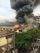 Hà Nội: Xưởng ôtô cháy dữ dội, cột khói đen ngòm cao hàng chục mét