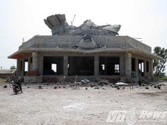 Kinh hoàng tượng Phật hàng chục tấn đang thi công bất ngờ đổ sập