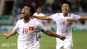 HLV Miura có nên gọi Công Phượng đấu Man City?