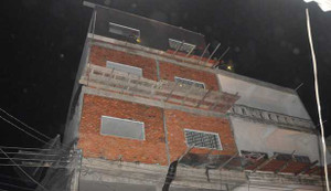 Sập giàn giáo nhà 4 tầng, 3 người thương vong