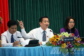 Bí thư Đà Nẵng nhận được tin nhắn chất vấn ngay trong cuộc họp