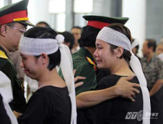 Dòng người khóc nấc nghẹn ngào tiễn nhạc sĩ An Thuyên về đất mẹ