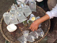 Tranh nhau mua nước dừa siêu rẻ ở Hà Nội