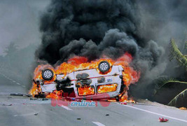 Xe cấp cứu lăn nhiều vòng rồi bốc cháy, 6 người thương vong