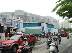 Sập giàn giáo công trình ở Sài Gòn, nhiều người bị thương