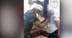 Clip thầy dạy quân sự bịt mắt sờ nữ sinh, dân mạng bất bình
