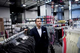 Dân Hy Lạp đổ xô tiêu tiền