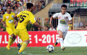 Nghe lời bầu Đức, HAGL vẫn thua