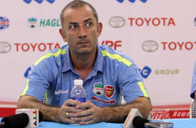 Thầy Giôm bức xúc tột độ: Công Phượng luôn bị đá bầm tím mạn sườn