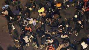 Clip: Giẫm đạp tranh cướp quần áo miễn phí, 23 người chết