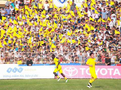 Chơi ở những sân như Thanh Hóa giúp cầu thủ HAGL chóng tiến bộ