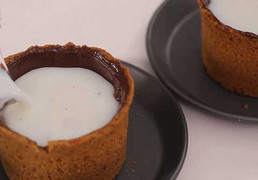 Video: Hướng dẫn bạn làm cốc bánh socola sữa thú vị