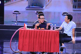 Trấn Thành 'hành hạ' Ngô Kiến Huy không thương tiếc