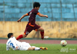 Văn Quyến: Cầu thủ phải học cách tránh đòn