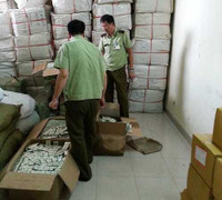 Hà Nội: Phát hiện hàng trăm nghìn bao cao su 'lậu'