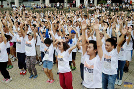 Hoa hậu Kỳ Duyên, Á hậu Tú Anh chạy vì trẻ em nghèo, khuyết tật