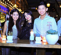 Những sao Việt thuê con làm bồi bàn, bán quần áo